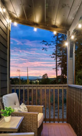 Prime Location! Gem of Dollywood & PF with Mtn view, Hot tub & Game Room